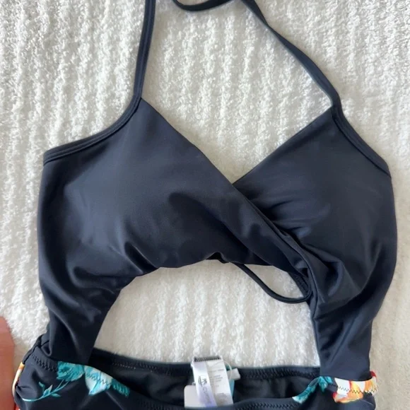 Cupshe Black Floral One-Piece Swimsuit - Picture 4 of 13